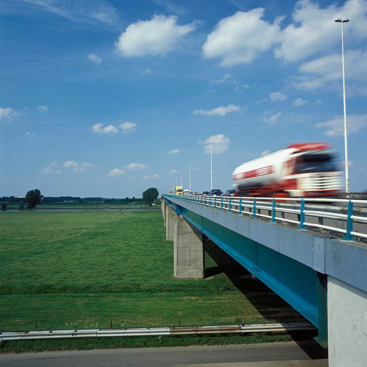 vrachtagen en weilanden
